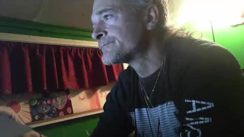 Snapshot of hippiedad333 chatting on February 2, 2026, 12:20 am hippiedad333 online show from February 2, 2026, 12:20 am