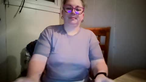 Bella online show from October 5, 2025, 9:29 am