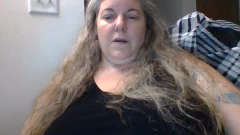 hippysnewhere online show from June 4, 2026, 3:29 pm