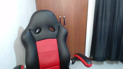 Hisokax online show from April 12, 2026, 4:17 am