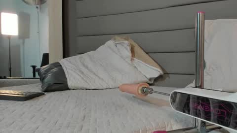 Hisoka online show from September 9, 2025, 11:26 pm