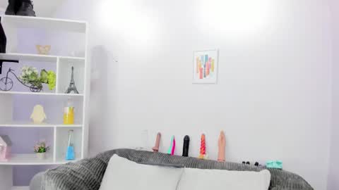 hiyakasudere_ online show from September 22, 2025, 6:32 pm