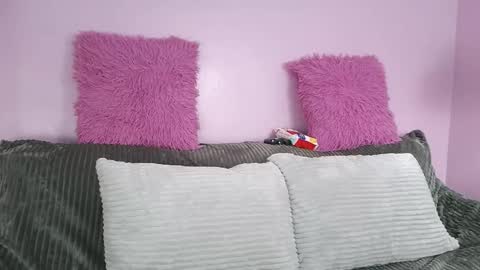 hiyakasudere_ online show from December 17, 2025, 12:33 pm