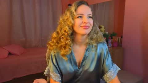 Snapshot of hloya_jons chatting on September 29, 2025, 12:05 am Ksenia online show from September 29, 2025, 12:05 am