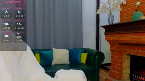 Snapshot of hloya_jons chatting on October 16, 2025, 1:06 am Ksenia online show from October 16, 2025, 1:06 am