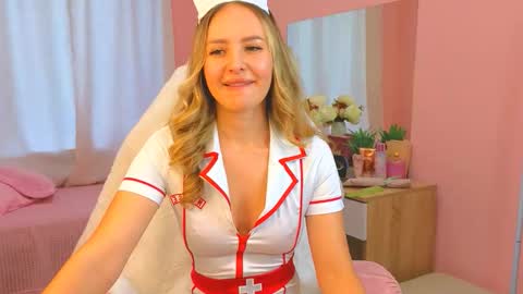 Snapshot of hloya_jons chatting on October 18, 2025, 1:52 am Ksenia online show from October 18, 2025, 1:52 am