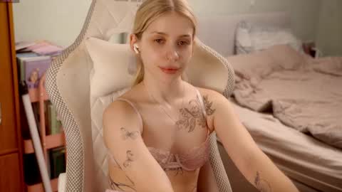 Holly online show from June 2, 2026, 8:44 pm