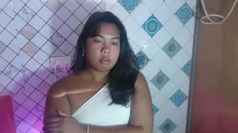 Snapshot of hoelylayla chatting on February 16, 2026, 2:51 am Layla3 online show from February 16, 2026, 2:51 am