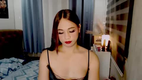 hoelymarie online show from May 12, 2026, 10:23 am