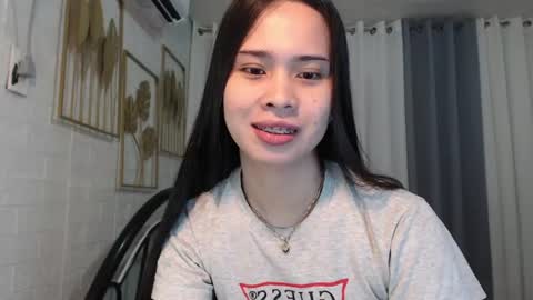 hoelymolly online show from June 10, 2026, 7:18 am