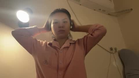 Snapshot of hola_sunflower chatting on October 12, 2025, 7:46 pm amy online show from October 12, 2025, 7:46 pm