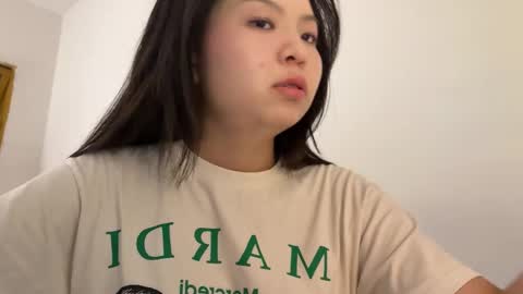 Snapshot of hola_sunflower chatting on October 15, 2025, 2:06 pm amy online show from October 15, 2025, 2:06 pm