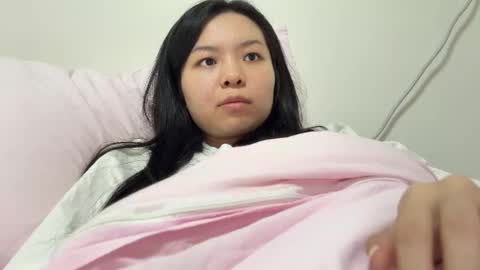 Snapshot of hola_sunflower chatting on November 9, 2025, 3:10 pm amy online show from November 9, 2025, 3:10 pm