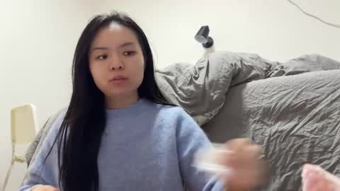 Snapshot of hola_sunflower chatting on November 30, 2025, 2:43 pm amy online show from November 30, 2025, 2:43 pm