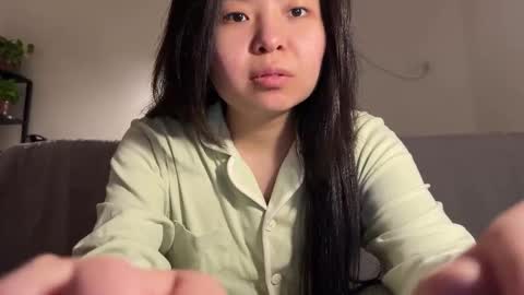 Snapshot of hola_sunflower chatting on December 1, 2025, 3:17 pm amy online show from December 1, 2025, 3:17 pm