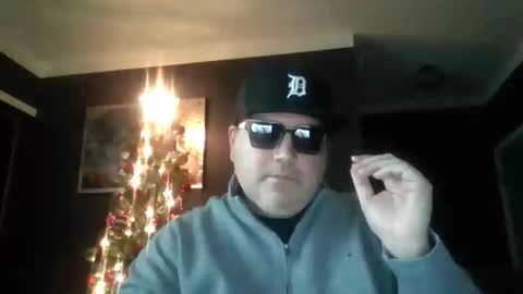 Snapshot of holden_minutz chatting on December 17, 2025, 9:04 am holden_minutz online show from December 17, 2025, 9:04 am