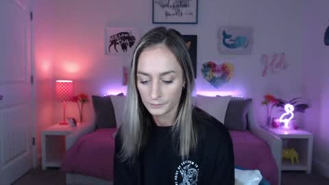 Holi Hurricane online show from September 16, 2025, 2:12 am