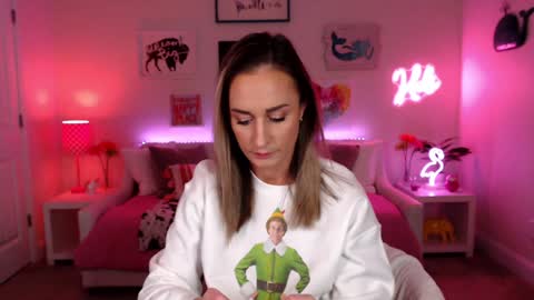 Holi Hurricane online show from November 16, 2025, 5:02 am