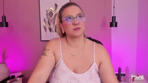 Hollie online show from October 11, 2025, 10:14 am