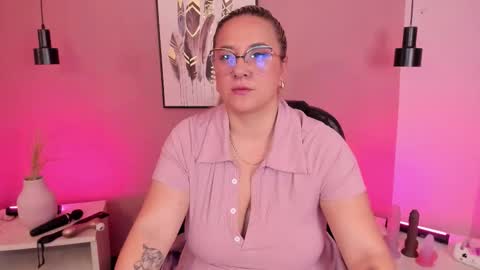 Hollie online show from October 18, 2025, 11:55 am