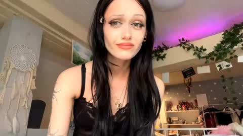 Snapshot of holliedavine chatting on May 31, 2026, 4:14 pm Ava online show from May 31, 2026, 4:14 pm