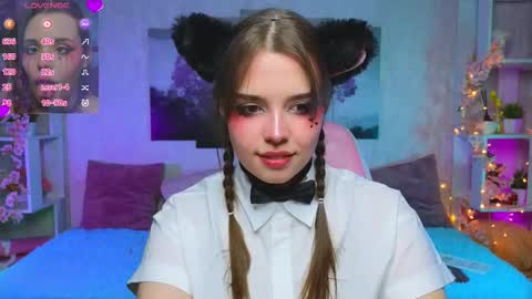 Lux online show from March 5, 2025, 6:12 pm