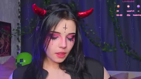 Lux online show from September 30, 2025, 6:35 pm