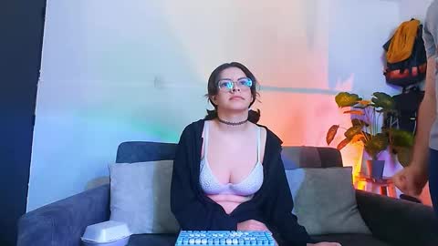 Holly and Honey online show from December 15, 2025, 10:58 pm