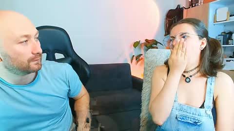 Holly and Honey online show from April 2, 2026, 10:18 pm