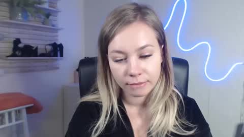 Holly online show from December 16, 2024, 10:40 am