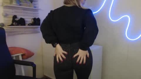 Holly online show from February 6, 2025, 5:14 am