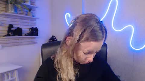 Holly online show from February 10, 2025, 1:46 am