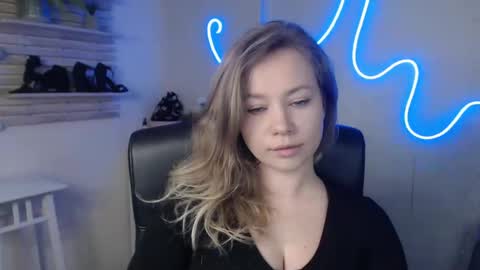 Holly online show from February 19, 2025, 2:12 am