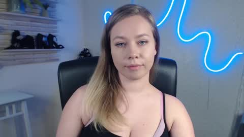 Holly online show from February 24, 2025, 3:23 am