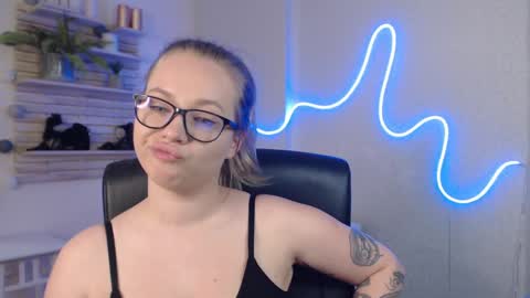 Holly online show from March 11, 2025, 3:48 am