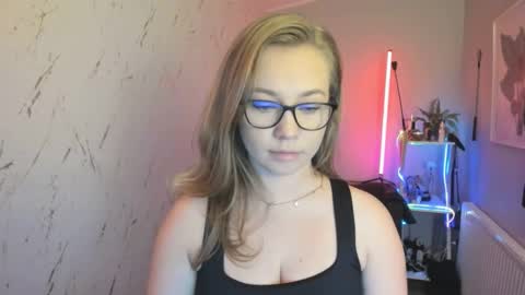 Holly online show from October 9, 2025, 6:39 pm