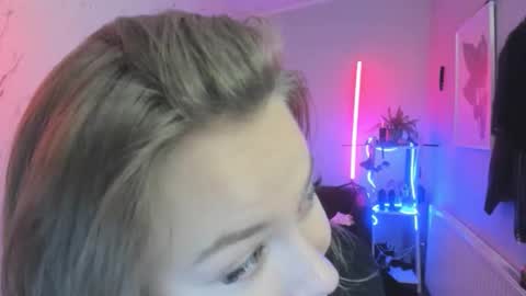 Holly online show from November 24, 2025, 8:30 pm