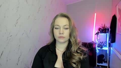 Holly online show from January 12, 2026, 9:09 pm