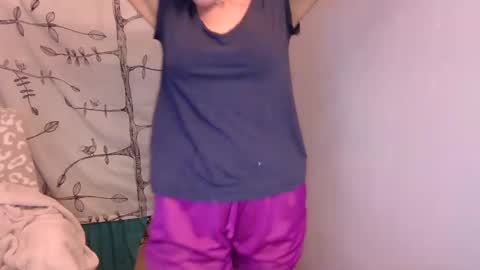 Snapshot of holly_bourbon chatting on September 17, 2025, 1:29 am holly_bourbon online show from September 17, 2025, 1:29 am