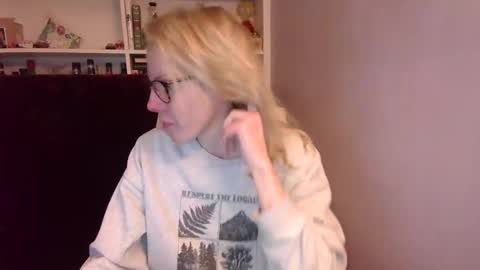 holly_bourbon online show from March 6, 2026, 12:07 am