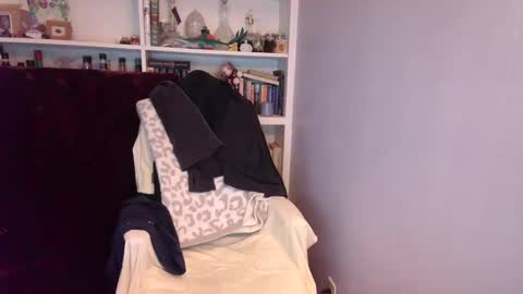 holly_bourbon online show from March 18, 2026, 11:19 pm