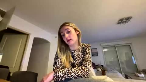 hollyandelon online show from October 26, 2025, 9:31 pm