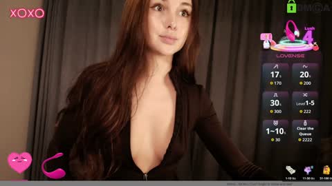 hollyextra online show from November 6, 2025, 10:10 pm