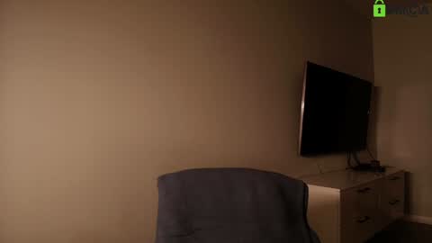 hollyextra online show from November 18, 2025, 10:47 pm