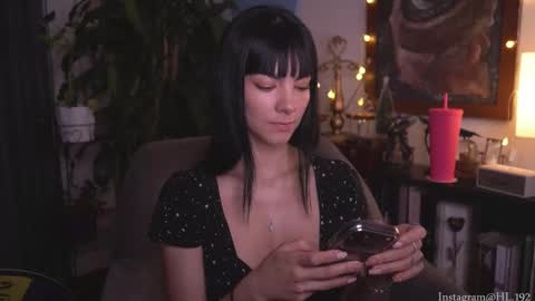 Holly Linder online show from December 3, 2025, 1:57 am