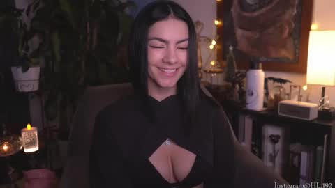 Holly Linder online show from December 17, 2025, 2:28 am