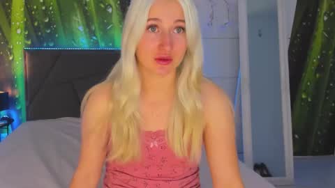 HollyTaillor online show from November 1, 2025, 6:15 am