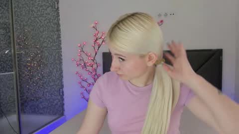 HollyTaillor online show from March 15, 2026, 1:06 pm