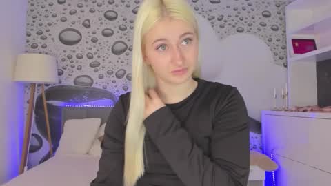 HollyTaillor online show from March 28, 2026, 1:43 pm