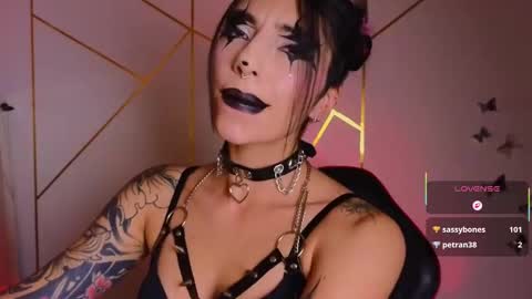 holly online show from October 4, 2025, 5:38 am